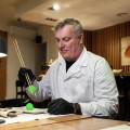 Wprawianie w ruch włókien węglowych za pomocą prądu elektrycznego