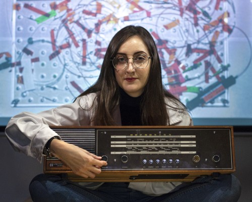 Frequency of the new laser constructed by the team led by dr Stepanenko can be tuned up to a specific purpose as we tune in a radio to listen to our favorite programme. ICHF PAN PhD student Cássia Corso Silva posed for the photo, photographer: Grzegorz Krzyżewski
