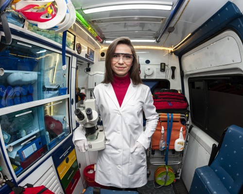 The Discovery of scientists runs just like an ambulance to defeat cancer. Photo: Grzegorz Krzyzewski