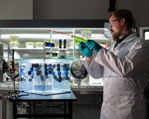 Researchers at the IPC PAS have produced a molecular trap that makes flammable compounds safe and ready for use in many chemical processes. Photo courtesy: Grzegorz Krzyzewski