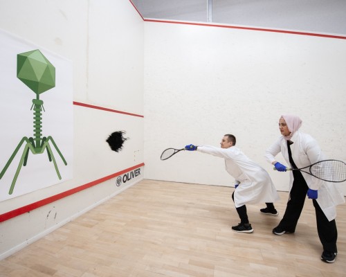 Researchers propose an innovative application of nanoparticles based on conducting polymers, i.e., polypyrrole, to kill bacteriophages. By selecting the appropriate functional groups on the polymer surface, bacteriophages have no chance to survive. Photo courtesy of Zdrofit Wolapark in Warsaw. Photo by: Grzegorz Krzyzewski