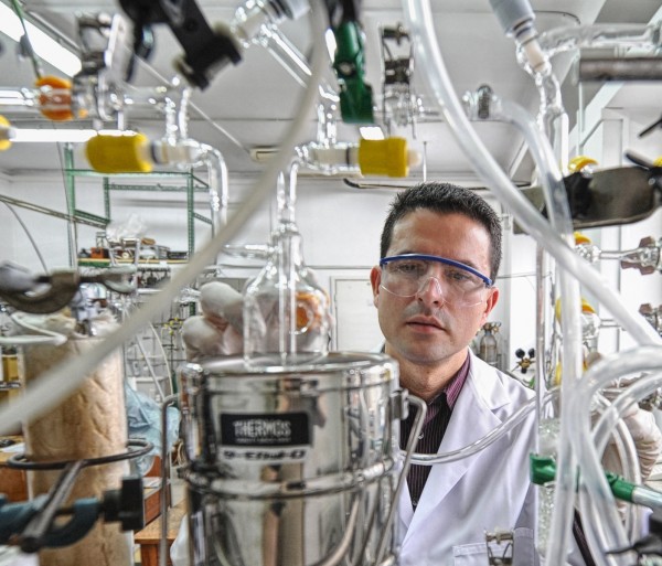 Photo gallery - category: Research - Dr. Juan Carlos Colmenares from the IPC PAS at the research equipment used in the studies on photocatalysts.