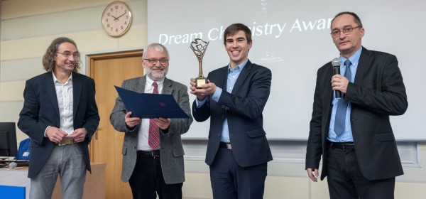 Dr Eric Daniel Głowacki z nagrodą Dream Chemistry Award 2018