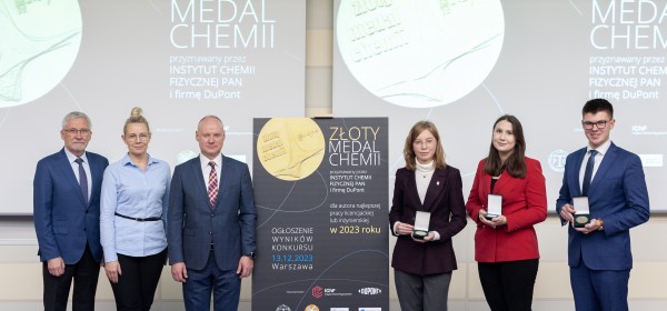 Young researchers were awarded a Gold Medal of Chemistry