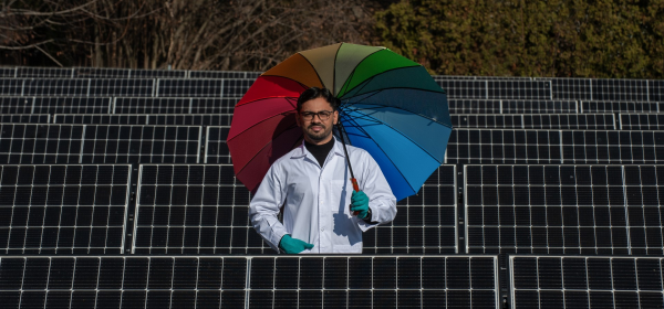 Molecular umbrella protecting the solar cell