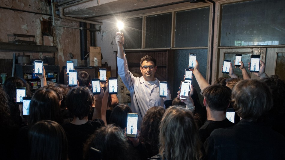 Tuning Light with Organoaluminium Chemistry