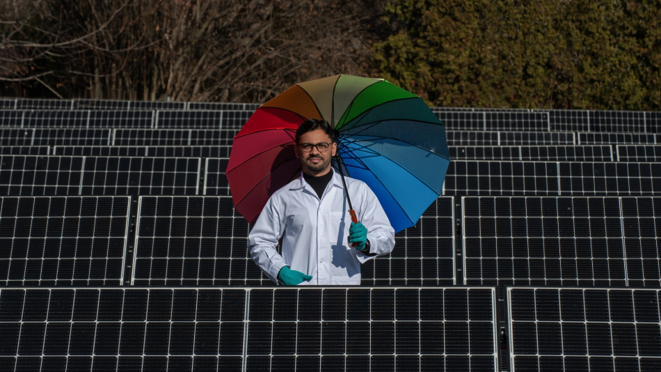 Molecular umbrella protecting the solar cell