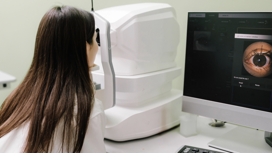 Seeing through optical noise: a sharper way to image the eye