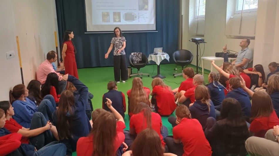 Od marzeń, przez rozdroża, do sukcesu naukowego. Inspirujące spotkanie prof. Joanny Niedziółki-Jönsson z uczniami Multischool International School Międzynarodowej Szkoły Podstawowej im. Stefana Mellera